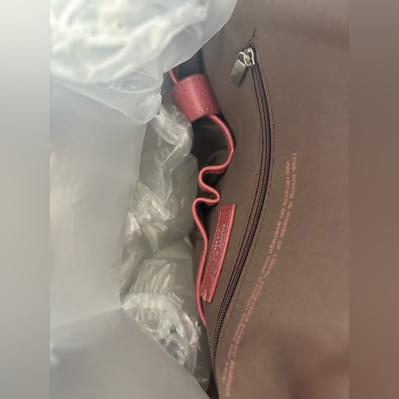 Matt & Nat Bremen Vegan Leather Backpack Heirloom Red – Brand New Sealed - Picture 13 of 13